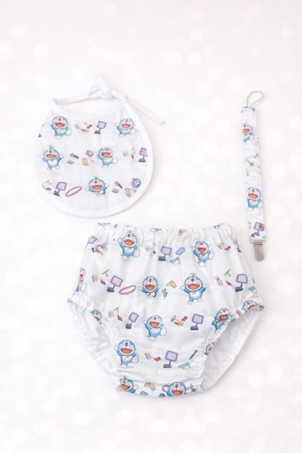 Conjunto Babero , Cubrepañal y Chupetero Colección Doraemon