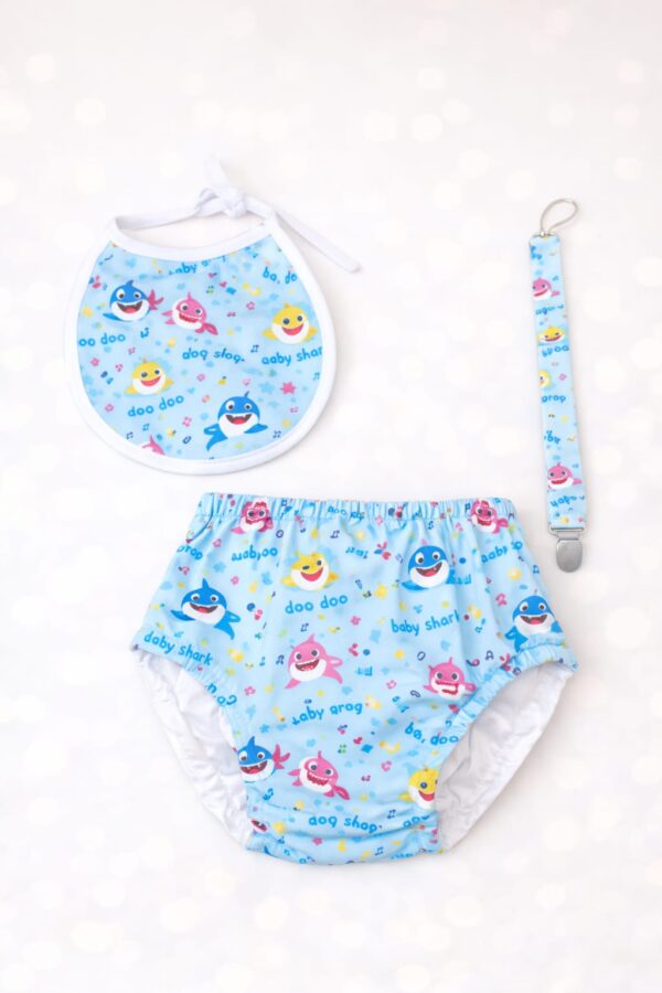 Conjunto babero , braguita cubrepañal y chupetero Baby shark 6/9 meses