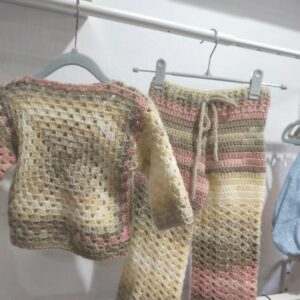 Conjunto crochet pantalón y jersey